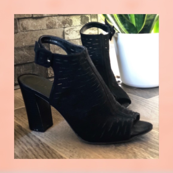 CUTE LITTLE BOOTIES - Picture 2 of 4